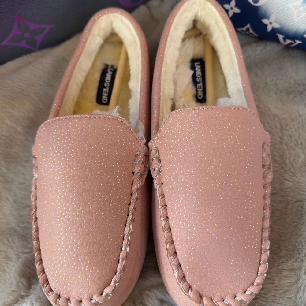 Land's‎ End $50 Kids Fuzzy Lined Light Blush Shimmer Moccasin Slippers Sz 4 NWT